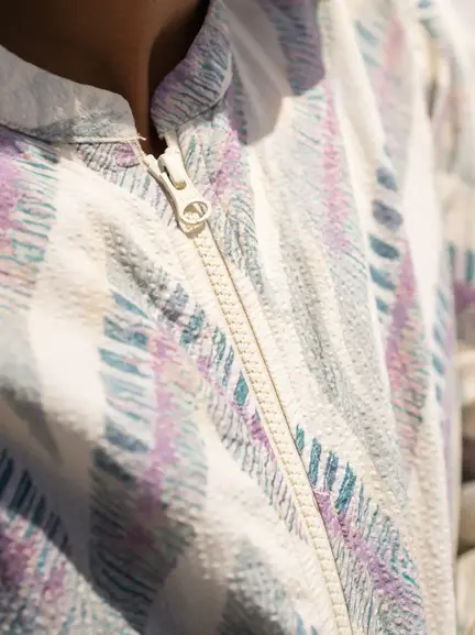 WVT0393 SERENATA PRINTED JKT BIRDIPLUM PRINT B A 03.jpg removebg preview